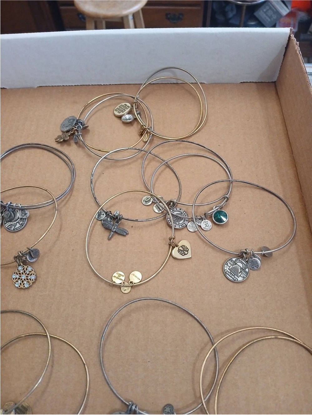 20 Vintage Alex And Ani Charm Bracelets Assortment - Picture 5 of 5